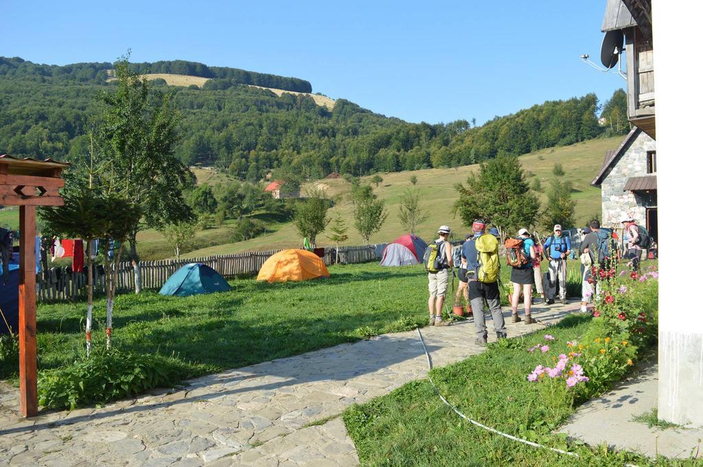 Guesthouse Alpini Lepushe Bagian luar foto
